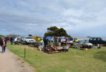 Swap meet in the Coorong